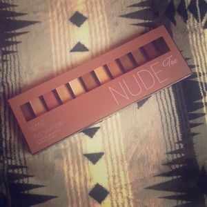 💕Nude too eyeshadow pallet💕